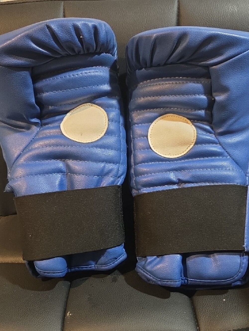 Boxing GLOVES - Picture 5 of 6